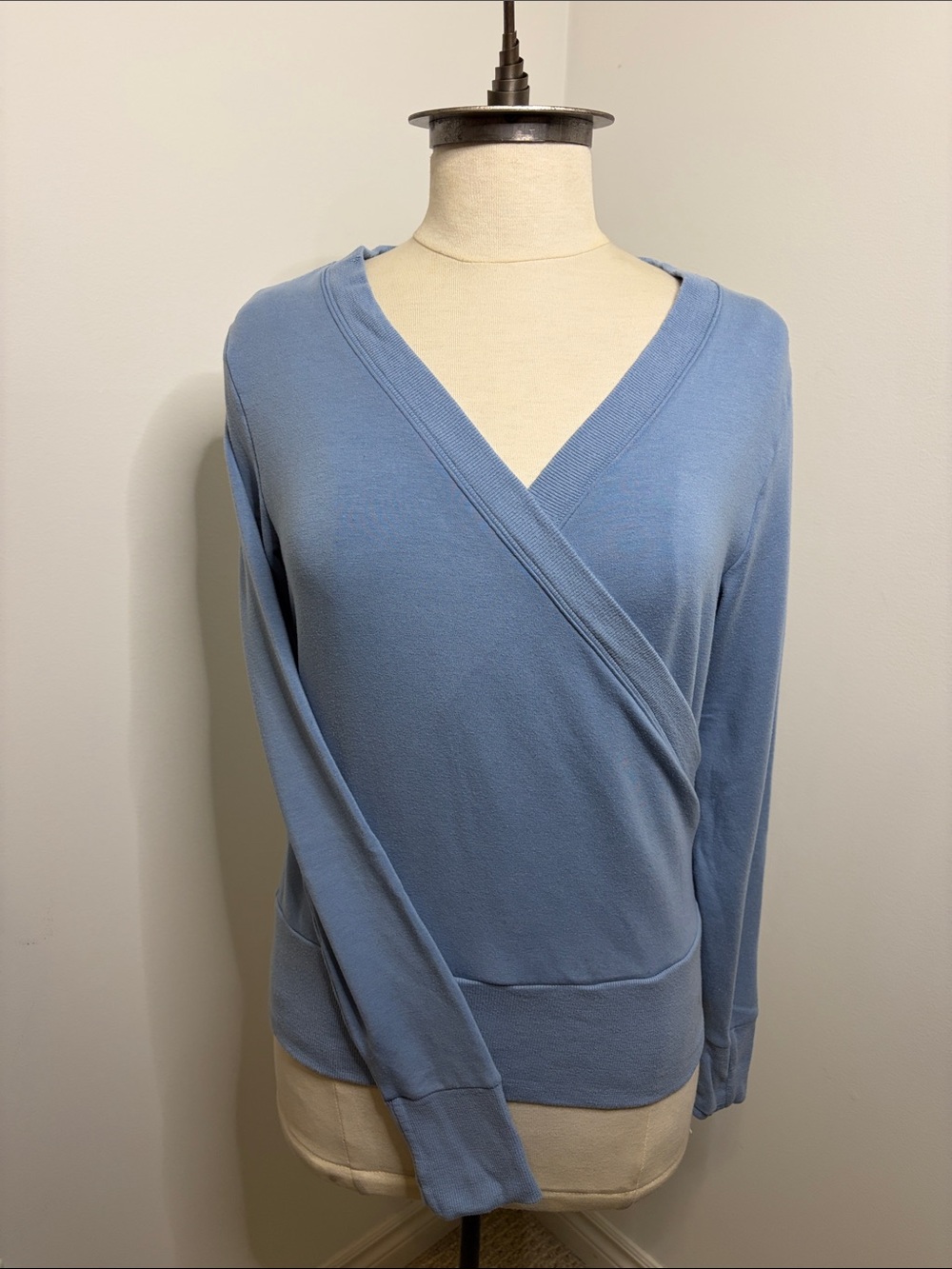 ATHLETA Recharge Brushed Nirvana Wrap Sweatshirt Blue SIZE MEDIUM